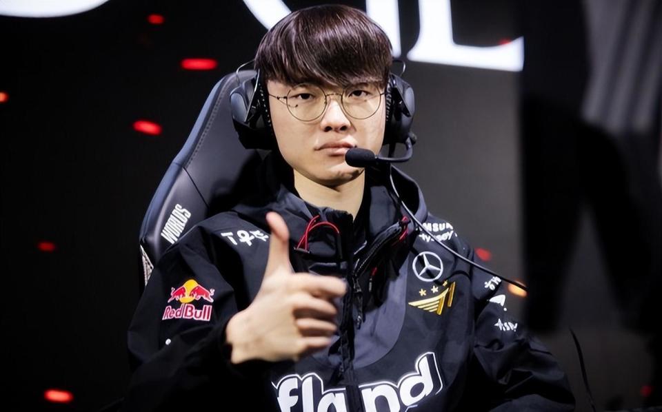 全球PUBGx布加迪联名上线！复古风迷你游戏“鸡地求生”回归