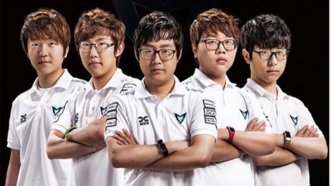 JDG赛后返图：曾经的TES双子星，互相拥抱的369与Knight