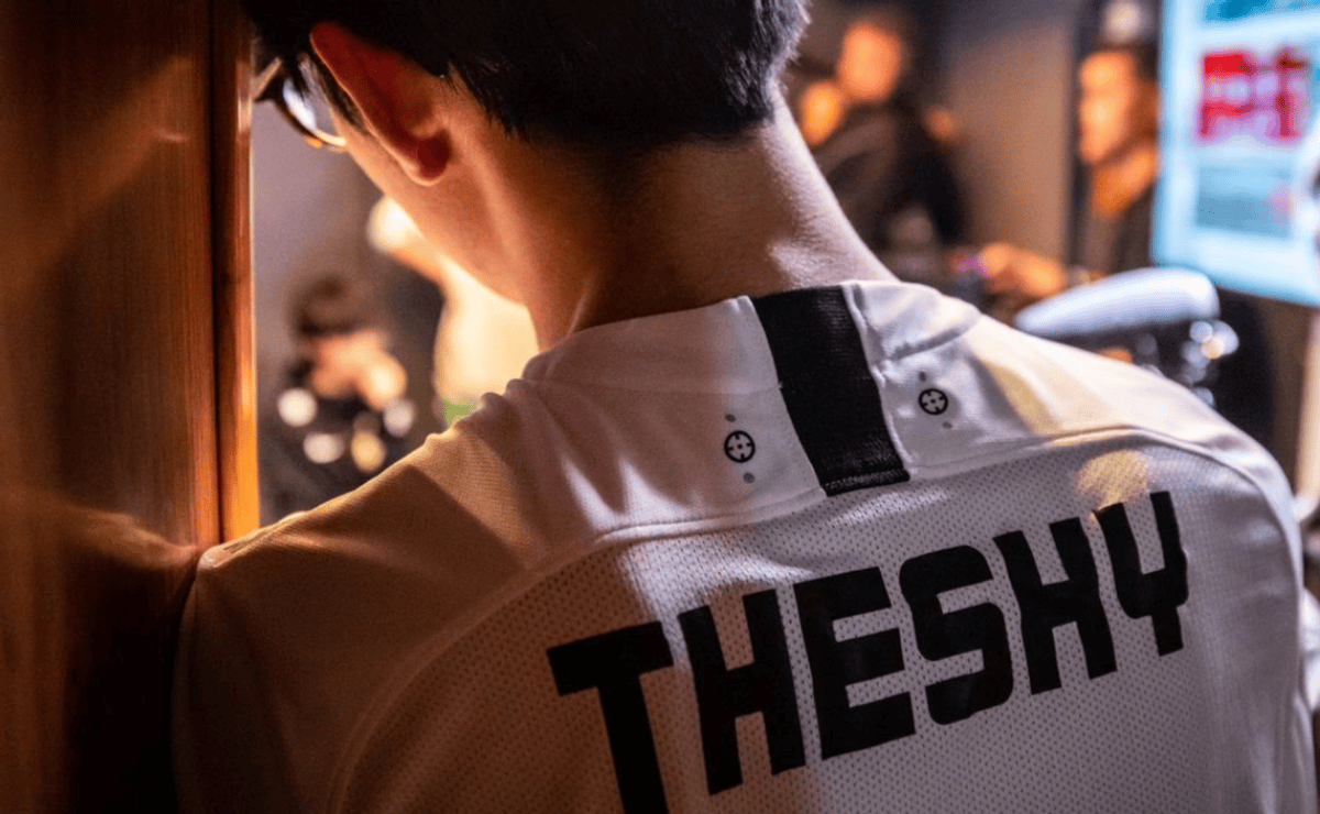 YEKINDAR谈jks：他很安静、害羞，但他很努力，总是在倾听