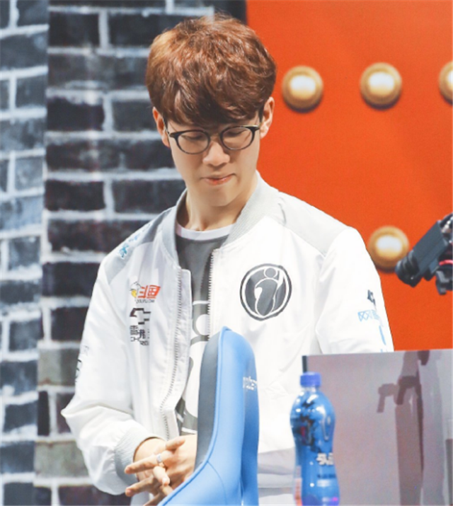 LEC赛区的日程安排将会在北京时间2023年1月12日，凌晨0-3点开始进行